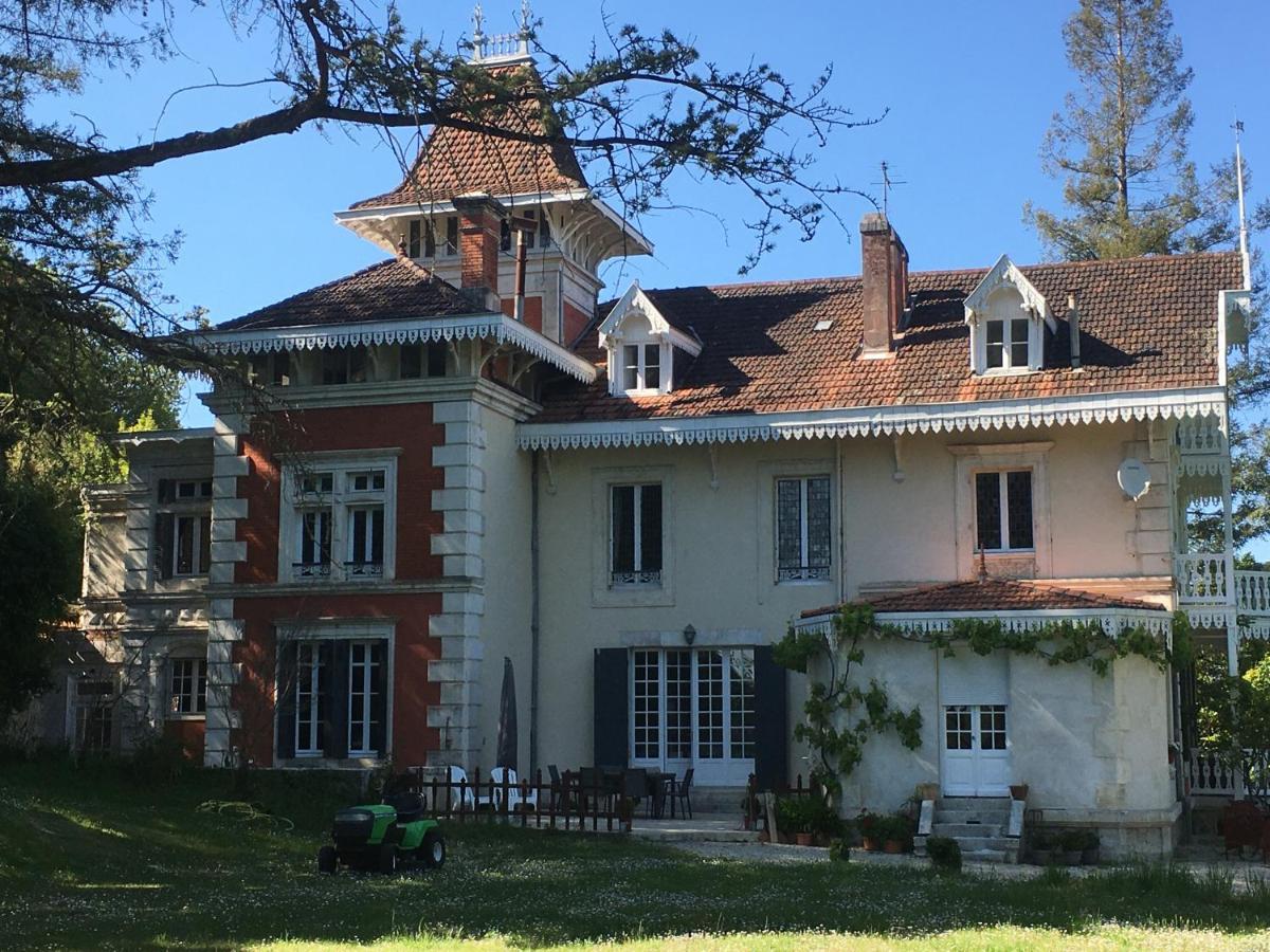 Manoir De L'Epine Bed & Breakfast Saint-Severin Bagian luar foto