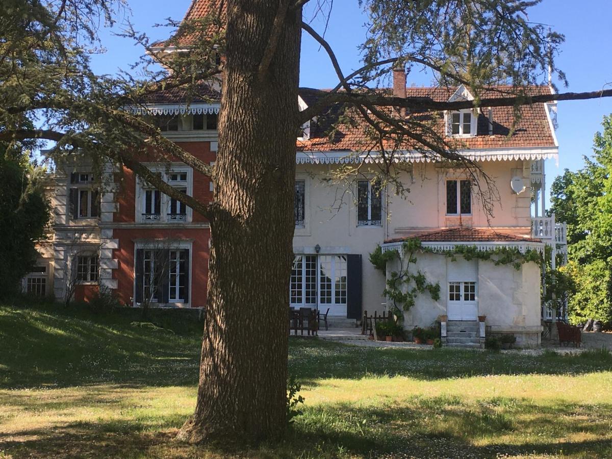 Manoir De L'Epine Bed & Breakfast Saint-Severin Bagian luar foto
