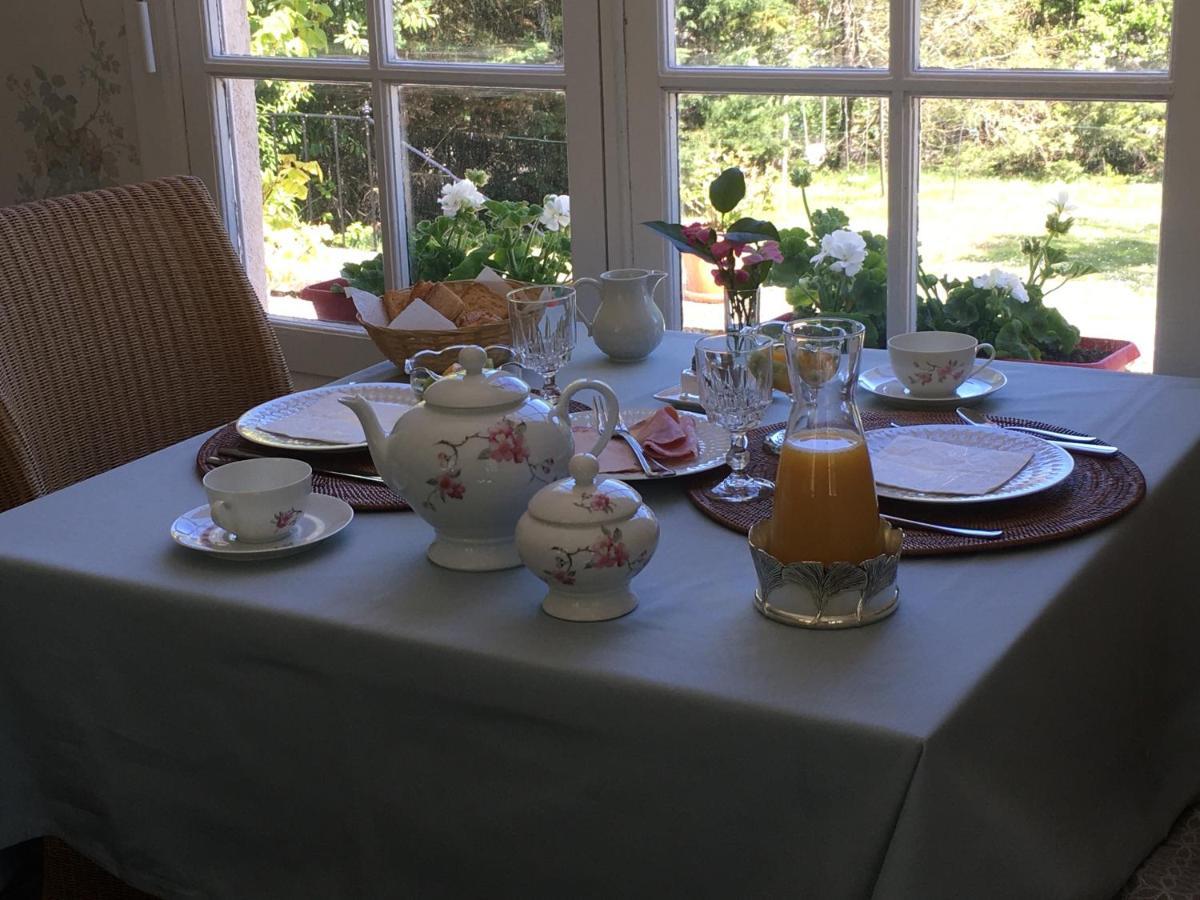 Manoir De L'Epine Bed & Breakfast Saint-Severin Bagian luar foto