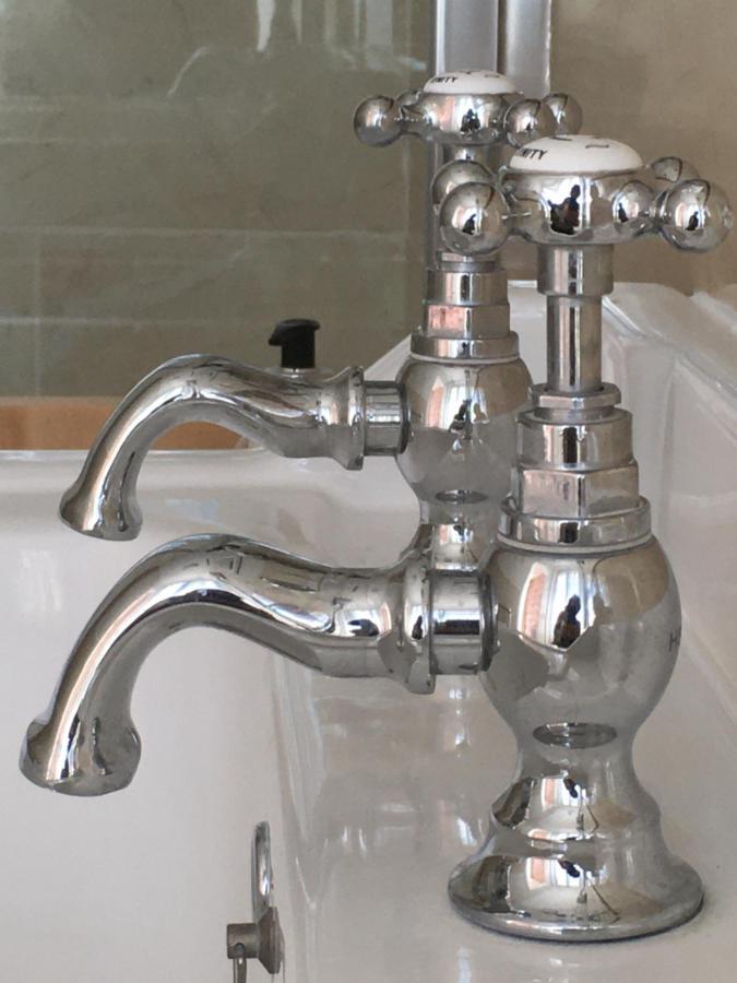 Manoir De L'Epine Bed & Breakfast Saint-Severin Bagian luar foto