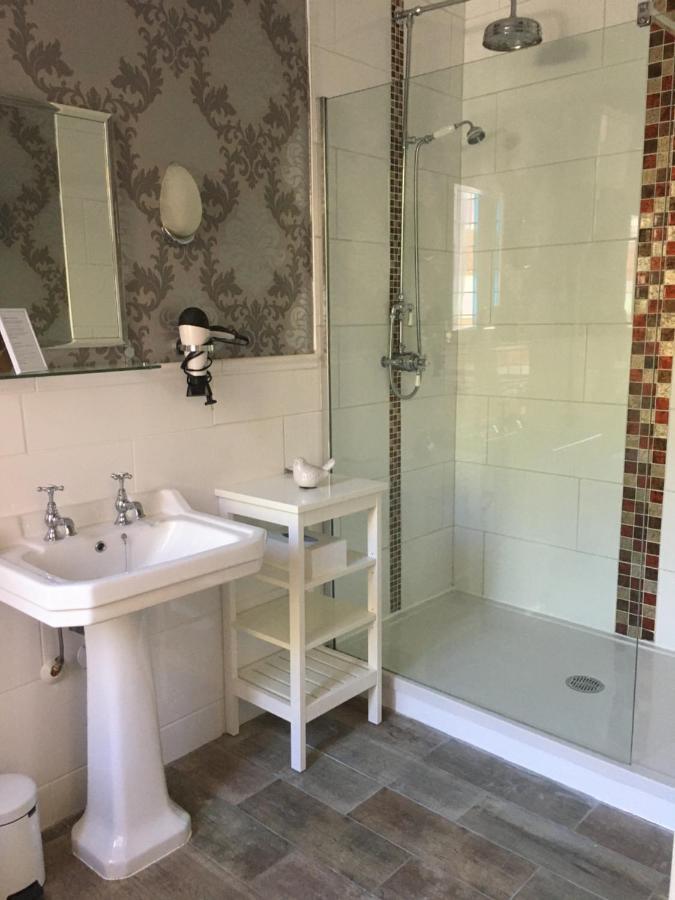 Manoir De L'Epine Bed & Breakfast Saint-Severin Bagian luar foto