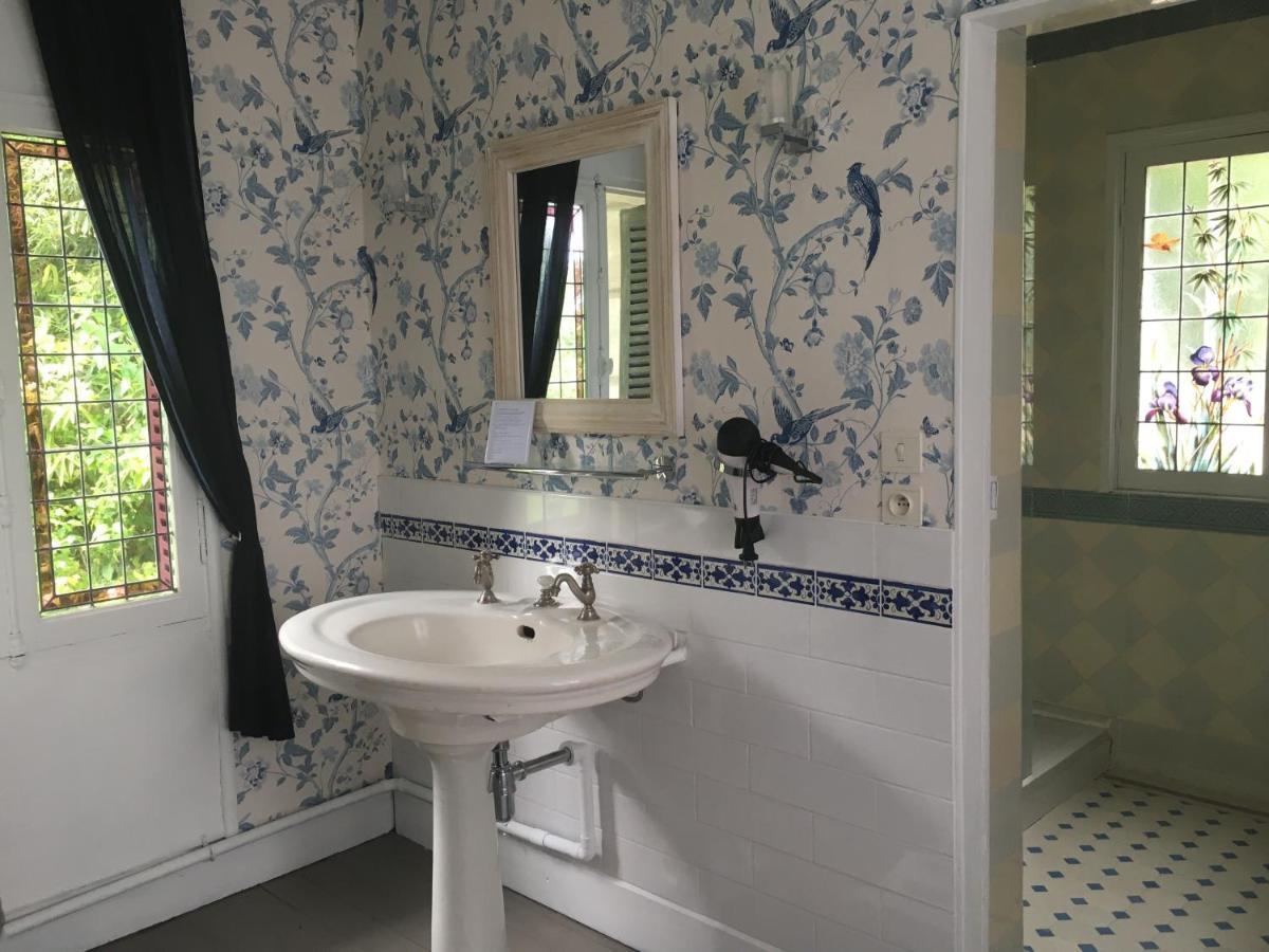 Manoir De L'Epine Bed & Breakfast Saint-Severin Bagian luar foto